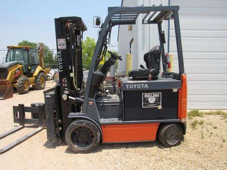 TOYOTA FORKLIFT MDL 8FBCU30 S/N 69396