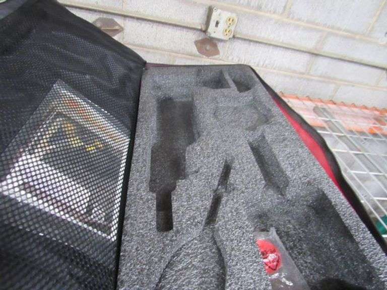 LOT, (2) EQUALIZER WINDSHIELD REMOVAL SYSTEM *MAY BE INCOMPLETE* AND (1) EQUALIZER CANVASS BAG *EMPTY*