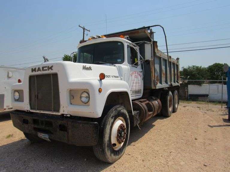 1988 MACK DUMP TRUCK VIN 1M1N188Y9JA021632 *Title issues with this truck, sold subject to confirmation, we hope to receive an answer within 48 hours*