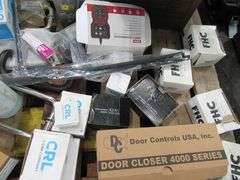 (1) PALLET, ASSORTED ITEMS INCLUDING GLASS GRINDING DISCS, DOOR CLOSER, V519 OBDII DIAGNOSTIC SCAN TOOL AND ASSORTED TOOLS AS SHOWN