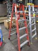 WERNER 6' FIBERGLASS LADDER