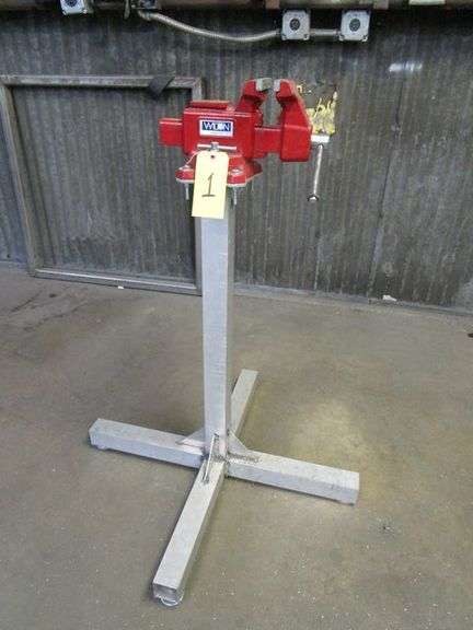 WILTON UTILITY 5-1/2" BENCH VISE WITH ALUMINUM STAND