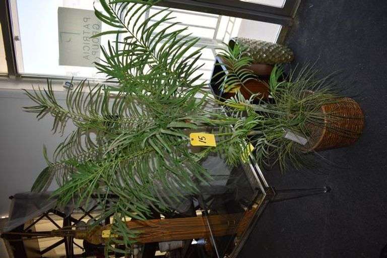 ARTIFICIAL PALM TREE IN BASKET