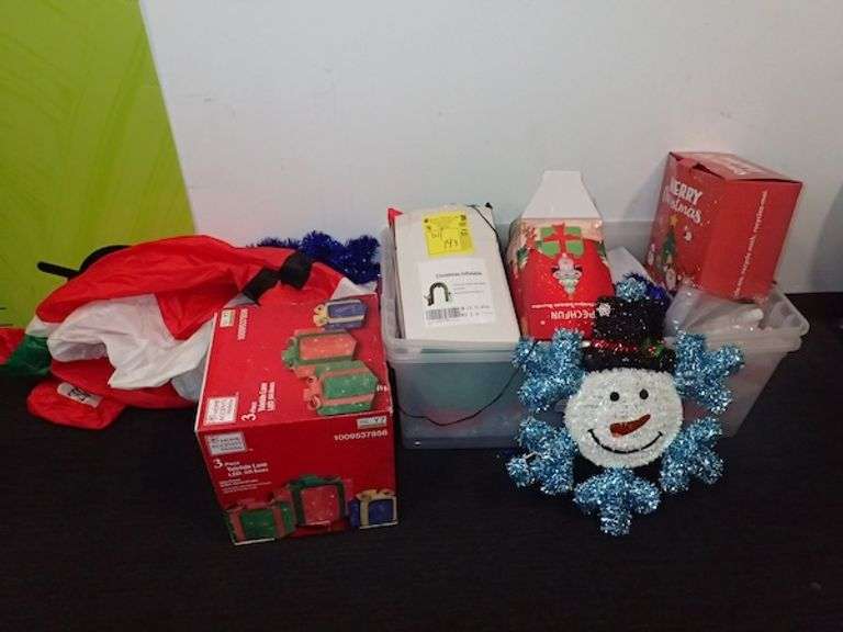 Assorted Holiday Decor
