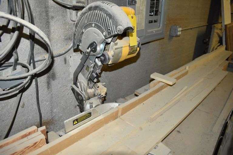 DELTA 10" MITER SAW MDL DW713 110-V SOLD WITH TABLE, VISE AND SMALL PRESS AS SHOWN