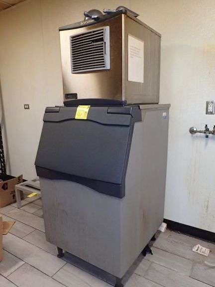 Scotsman Ice Maker and Chest Model B530P
