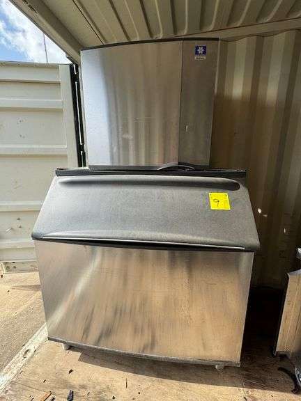 MANITOWOC ICE MAKER MODEL SY0854A W/ STORAGE BIN MODEL B970