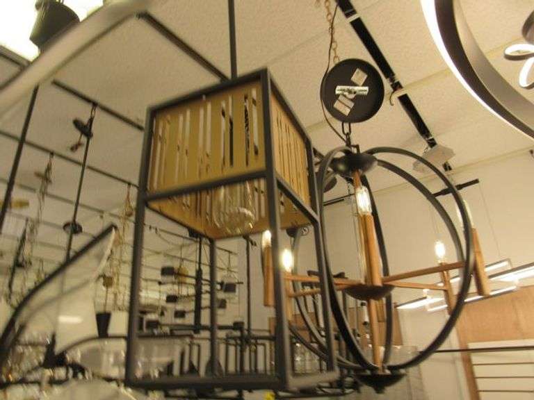 CHANDELIER OR PENDANT AS SHOWN * REFER TO PHOTOS * BUYER RESPONSIBLE FOR REMOVAL - BRING TOOLS AND LADDER AS ITEMS ARE CEILING MOUNTED 12'-14' CEILING HEIGHT*