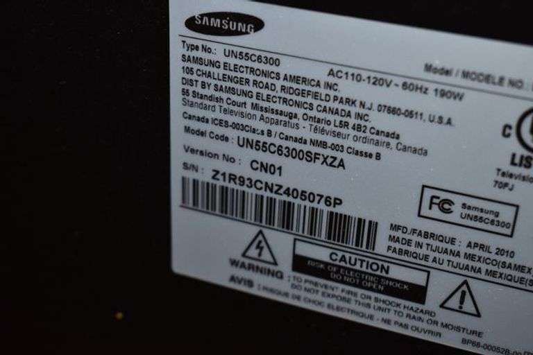 (1) SAMSUNG FLAT SCREEN TV MDL UN55C6300SF - APPROX. 55" HAS WALL MOUNT *NO POWER CORD* AND (1) SAMSUNG BLU-RAY DISC PLAYER MDL BD6500