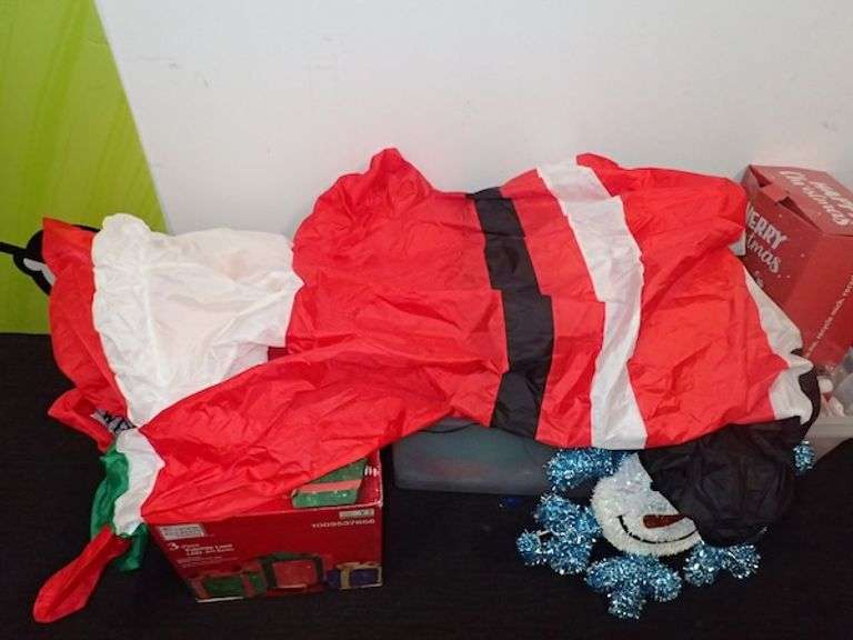 Assorted Holiday Decor