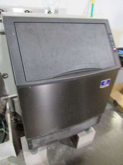 MANITOWOC ICE MAKER MDL. UYF0190A-161B, S/N 310459264, PHASE 1