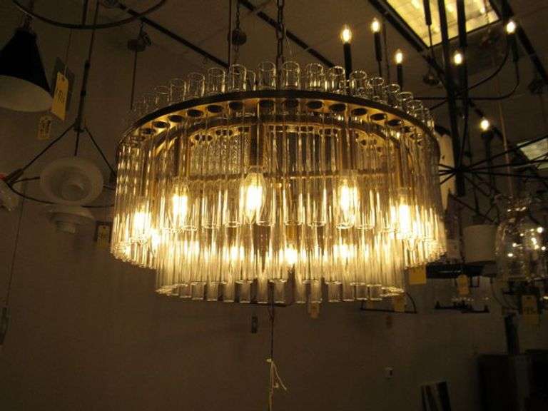 CHANDELIER OR PENDANT AS SHOWN * REFER TO PHOTOS * BUYER RESPONSIBLE FOR REMOVAL - BRING TOOLS AND LADDER AS ITEMS ARE CEILING MOUNTED 12'-14' CEILING HEIGHT*