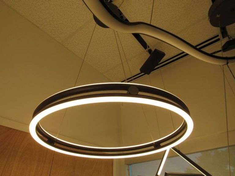 CHANDELIER OR PENDANT AS SHOWN * REFER TO PHOTOS * BUYER RESPONSIBLE FOR REMOVAL - BRING TOOLS AND LADDER AS ITEMS ARE CEILING MOUNTED 12'-14' CEILING HEIGHT*