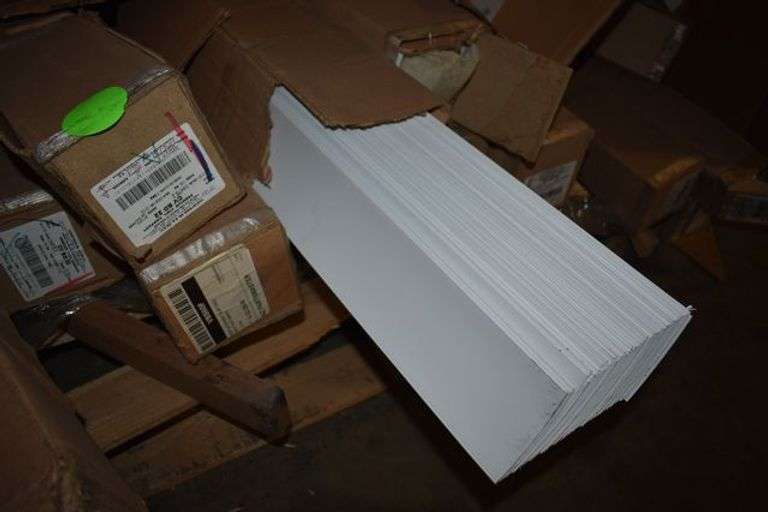 MIXED PALLET INCLUDING VINYL BLIND SLATS, PERFECT MOUNT, TOILET TANK ETC.