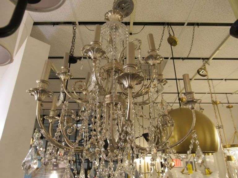 CHANDELIER OR PENDANT AS SHOWN * REFER TO PHOTOS * BUYER RESPONSIBLE FOR REMOVAL - BRING TOOLS AND LADDER AS ITEMS ARE CEILING MOUNTED 12'-14' CEILING HEIGHT*