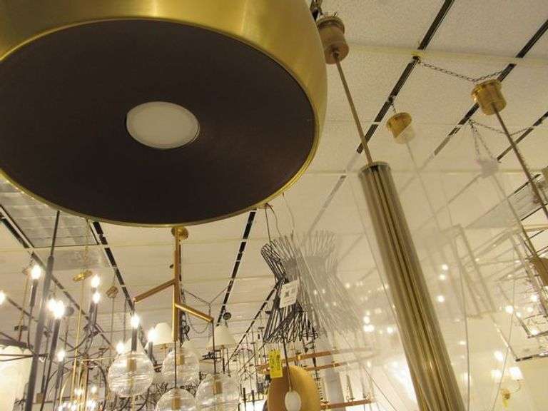 CHANDELIER OR PENDANT AS SHOWN * REFER TO PHOTOS * BUYER RESPONSIBLE FOR REMOVAL - BRING TOOLS AND LADDER AS ITEMS ARE CEILING MOUNTED 12'-14' CEILING HEIGHT*