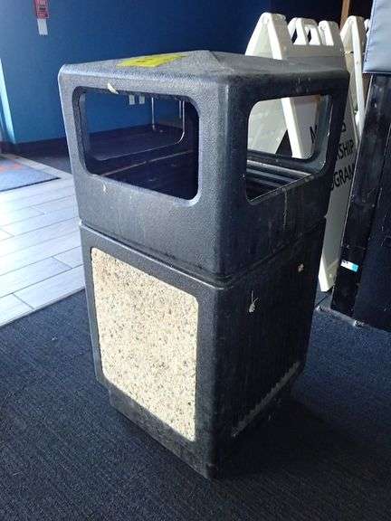 Safco Plastic Outdoor Trash Container w/ Rock Accents
