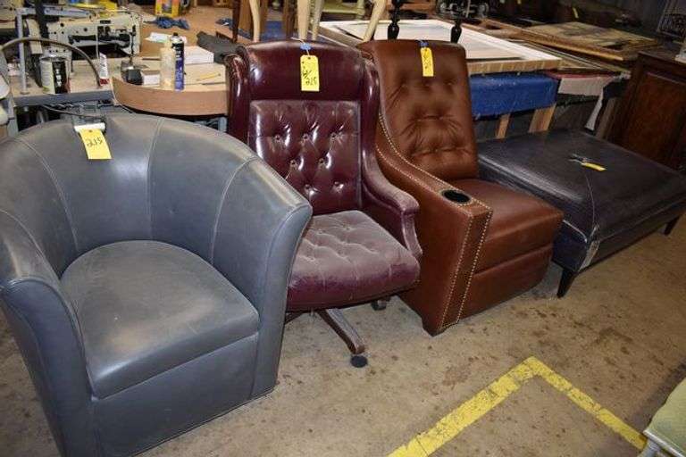 (4) ASSORTED PIECES OF FURNITURE AS SHOWN INCLUDING (3) CHAIRS, (1) OTTOMAN - APPROX. 60" X 40" X 19"
