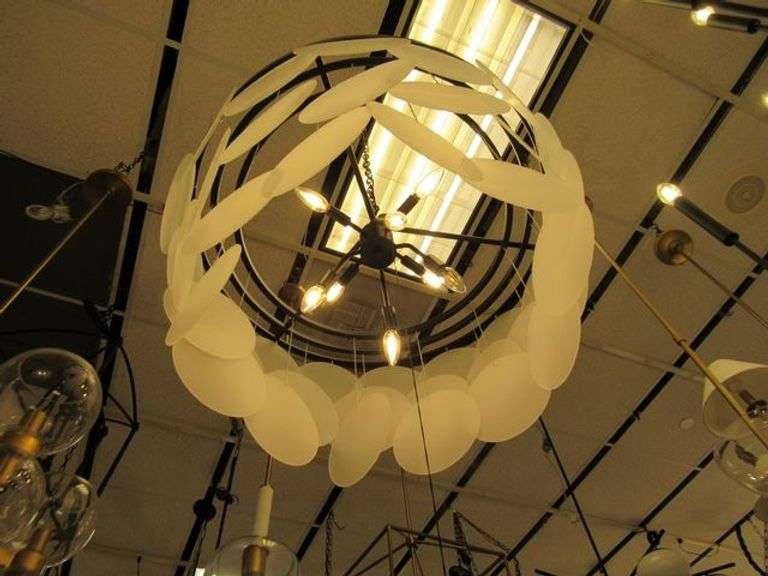 CHANDELIER OR PENDANT AS SHOWN * REFER TO PHOTOS * BUYER RESPONSIBLE FOR REMOVAL - BRING TOOLS AND LADDER AS ITEMS ARE CEILING MOUNTED 12'-14' CEILING HEIGHT*