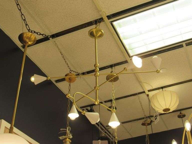 CHANDELIER OR PENDANT AS SHOWN * REFER TO PHOTOS * BUYER RESPONSIBLE FOR REMOVAL - BRING TOOLS AND LADDER AS ITEMS ARE CEILING MOUNTED 12'-14' CEILING HEIGHT*