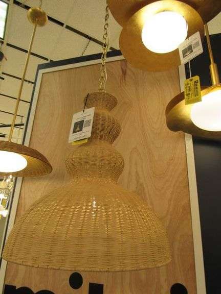 CHANDELIER OR PENDANT AS SHOWN * REFER TO PHOTOS * BUYER RESPONSIBLE FOR REMOVAL - BRING TOOLS AND LADDER AS ITEMS ARE CEILING MOUNTED 12'-14' CEILING HEIGHT*