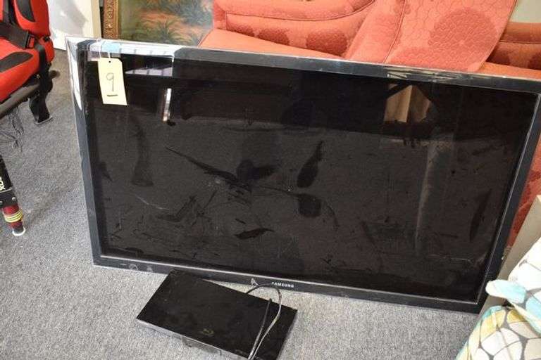 (1) SAMSUNG FLAT SCREEN TV MDL UN55C6300SF - APPROX. 55" HAS WALL MOUNT *NO POWER CORD* AND (1) SAMSUNG BLU-RAY DISC PLAYER MDL BD6500