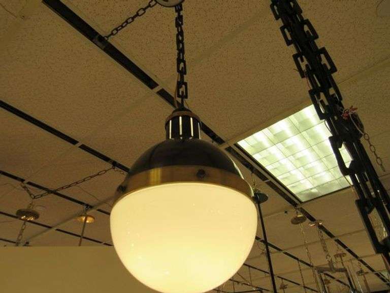 CHANDELIER OR PENDANT AS SHOWN * REFER TO PHOTOS * BUYER RESPONSIBLE FOR REMOVAL - BRING TOOLS AND LADDER AS ITEMS ARE CEILING MOUNTED 12'-14' CEILING HEIGHT*