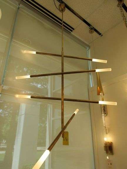 CHANDELIER OR PENDANT AS SHOWN * REFER TO PHOTOS * BUYER RESPONSIBLE FOR REMOVAL - BRING TOOLS AND LADDER AS ITEMS ARE CEILING MOUNTED 12'-14' CEILING HEIGHT*
