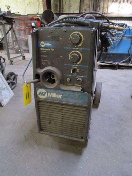 MILLERMATIC 251 WIRE WELDER, W/N LF073114, 200/2330V, SINGLE PHASE, W/LEADS, PORTABLE