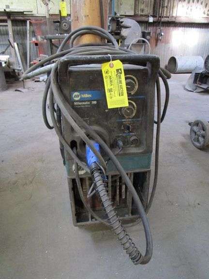 MILLERMATIC 300 WIRE WELDER, S/N LB102201, 200/233/460V, 60 HZ, 3-PHASE, W/LEADS, PORTABLE