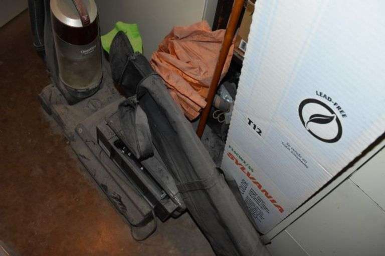 CONTENTS OF ROOM INCLUDING PRINTERS, FILE CABINETS, DÉCOR AND VACUUM