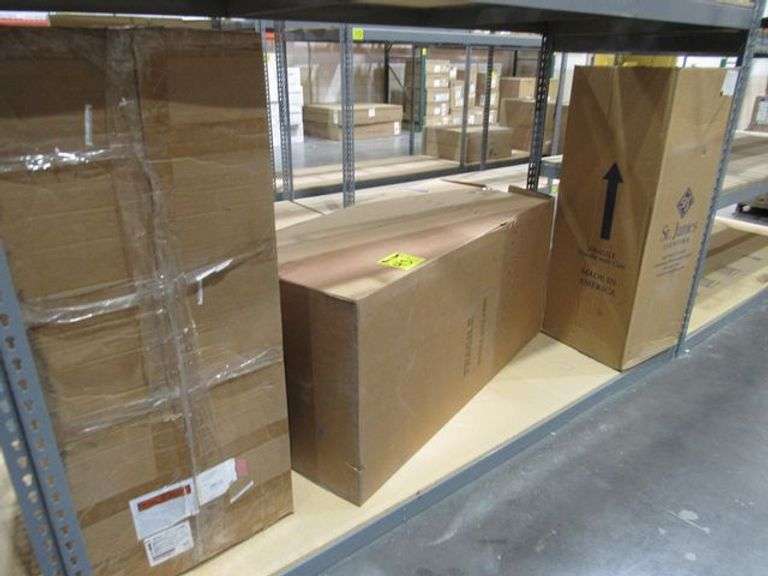 LOT, (1) ST. JAMES WING-CW-AI MEDIUM PATINA, (1) ST. JAMES TRIG-NG MATTE BLACK & (1) BOX OF HARDWARE