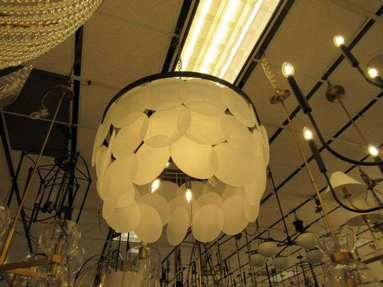 CHANDELIER OR PENDANT AS SHOWN * REFER TO PHOTOS * BUYER RESPONSIBLE FOR REMOVAL - BRING TOOLS AND LADDER AS ITEMS ARE CEILING MOUNTED 12'-14' CEILING HEIGHT*