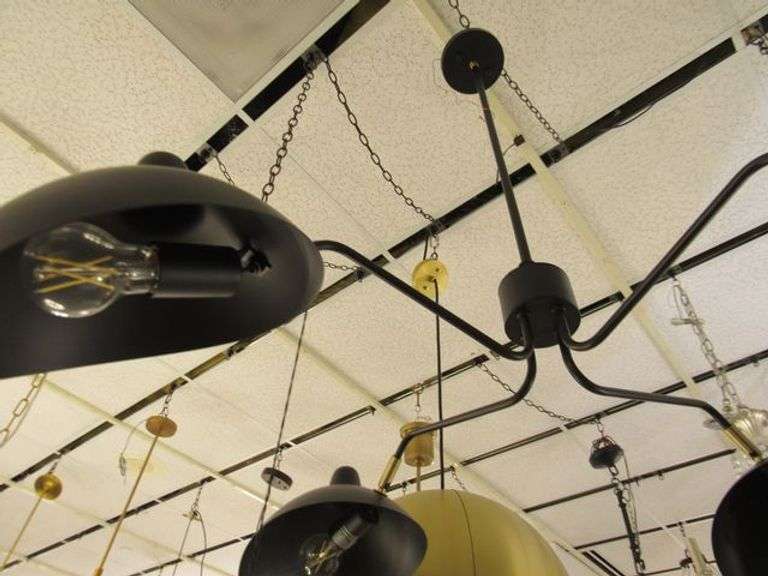 CHANDELIER OR PENDANT AS SHOWN * REFER TO PHOTOS * BUYER RESPONSIBLE FOR REMOVAL - BRING TOOLS AND LADDER AS ITEMS ARE CEILING MOUNTED 12'-14' CEILING HEIGHT*