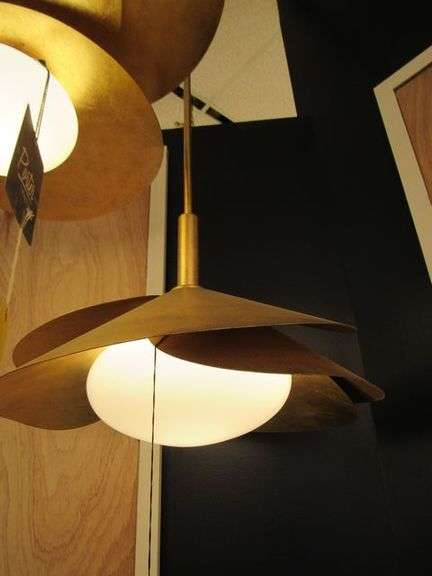 CHANDELIER OR PENDANT AS SHOWN * REFER TO PHOTOS * BUYER RESPONSIBLE FOR REMOVAL - BRING TOOLS AND LADDER AS ITEMS ARE CEILING MOUNTED 12'-14' CEILING HEIGHT*