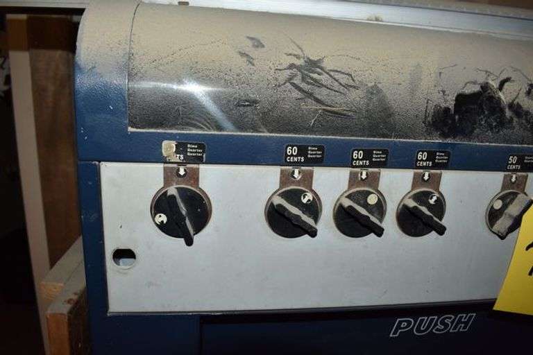 SNACK AND CANDY VENDING MACHINE *NO KEY*