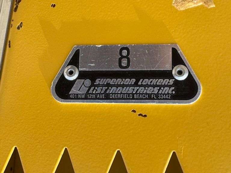 SUPERIOR LOCKERS 19 COMPARTMENT DOOR METAL LOCKER