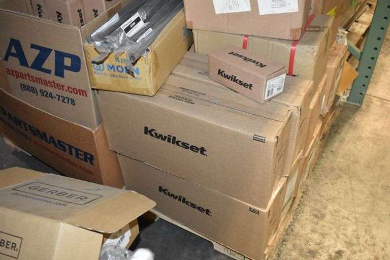 MIXED PALLET INCLUDING CABINET PULLS, TOWEL BARS, KWIKSET KNOBS ETC.
