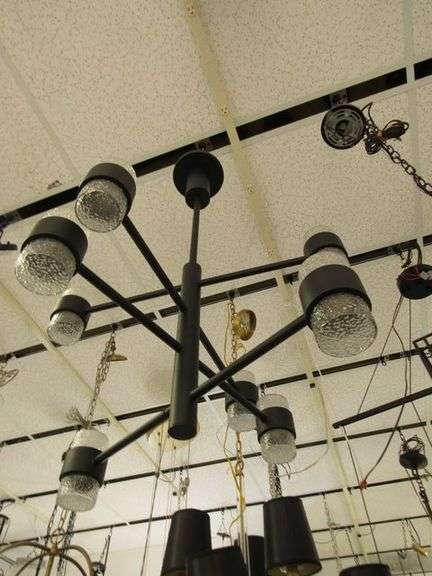 CHANDELIER OR PENDANT AS SHOWN * REFER TO PHOTOS * BUYER RESPONSIBLE FOR REMOVAL - BRING TOOLS AND LADDER AS ITEMS ARE CEILING MOUNTED 12'-14' CEILING HEIGHT*