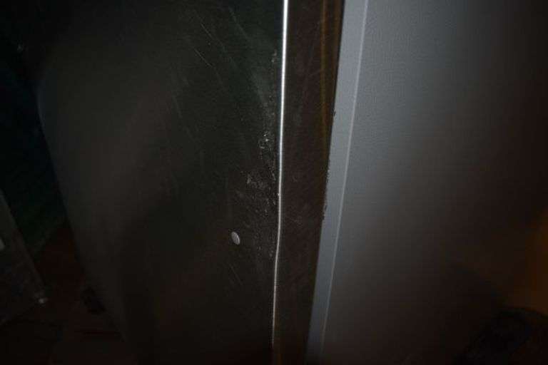 WHIRLPOOL 18-CF FRIDGE MDL WRT318FZDM09 STAINLESS FRONT *DAMAGED-MISSING BOTH HANDLES* 110-V