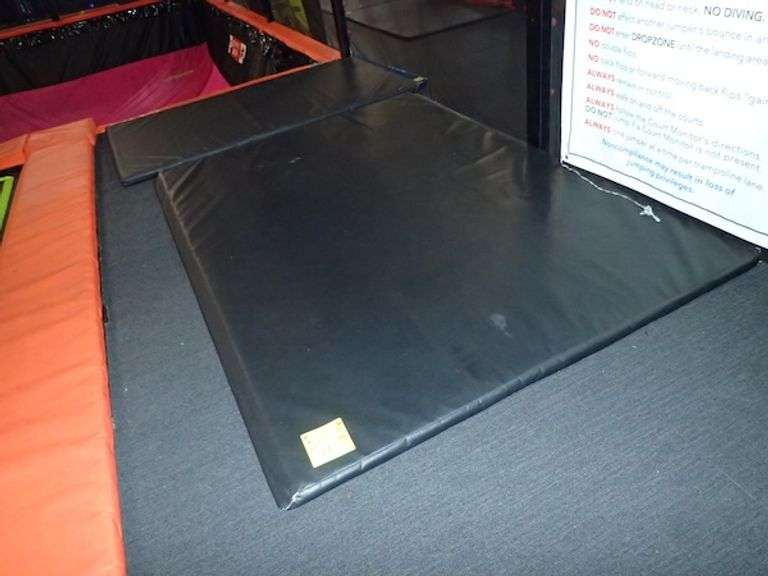Drop Zone Trampoline / Inflatable Air Bag Area