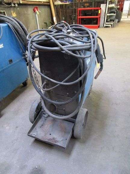 MILLERMATIC 251 WIRE WELDER, W/N LF073114, 200/2330V, SINGLE PHASE, W/LEADS, PORTABLE