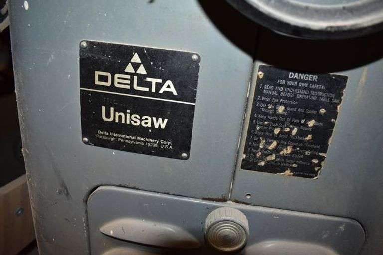 DELTA UNISAW AS SHOWN *NO ID PLATE*