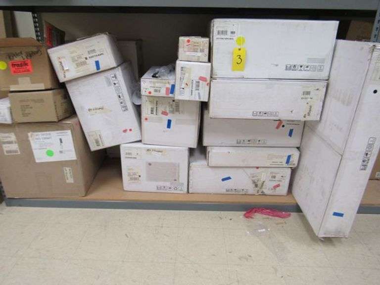 LOT OF APPROX. (12) ASSORTED LIGHT PENDANTS, (1) HAMMERTON WALL SCONCE, (1) FLUORESCENT LIGHT FIXTURE, ETC.