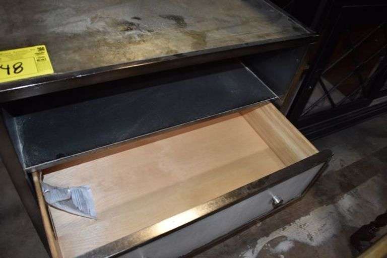 VANGUARD FURNITURE END TABLE - APPROX. 33" X 19" X 31"