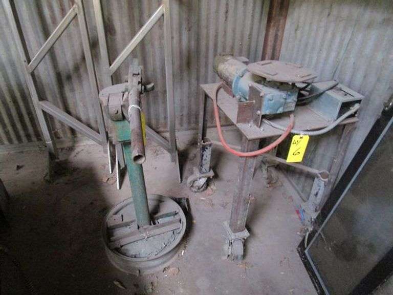 LOT, (1) MANUAL CUTTING HAND SHEAR W/PEDESTAL & (1) SPECTRA-GEAR DIVISION REGAL-BELIOT #17MC5 MOUNTED TO PORTABLE BENCH