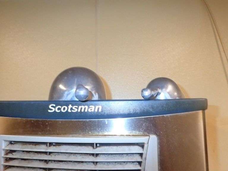 Scotsman Ice Maker and Chest Model B530P