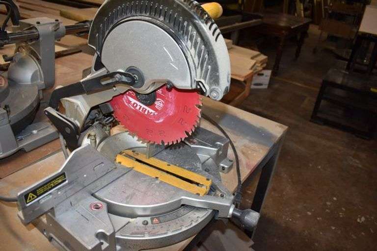 DEWALT 10" COMPOUND MITER SAW MDL DW703 110-V