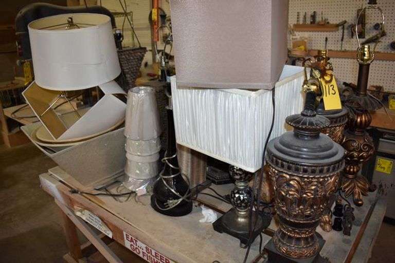 TABLE WITH CONTENTS INCLUDING ASSORTED LAMPS AND LAMPSHADES *SOME DAMAGED*