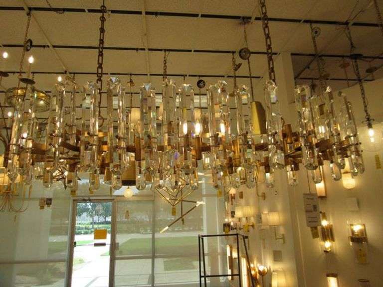 CHANDELIER OR PENDANT AS SHOWN * REFER TO PHOTOS * BUYER RESPONSIBLE FOR REMOVAL - BRING TOOLS AND LADDER AS ITEMS ARE CEILING MOUNTED 12'-14' CEILING HEIGHT*